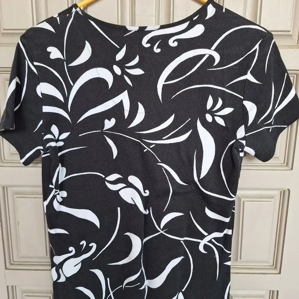 Chico's Tee Sz0  Short Sleeve blk/Wht Floral Round Neck Good Shape Machine Wash